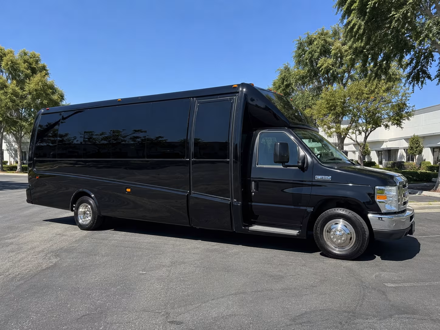 18 Passenger Party Bus Exterior